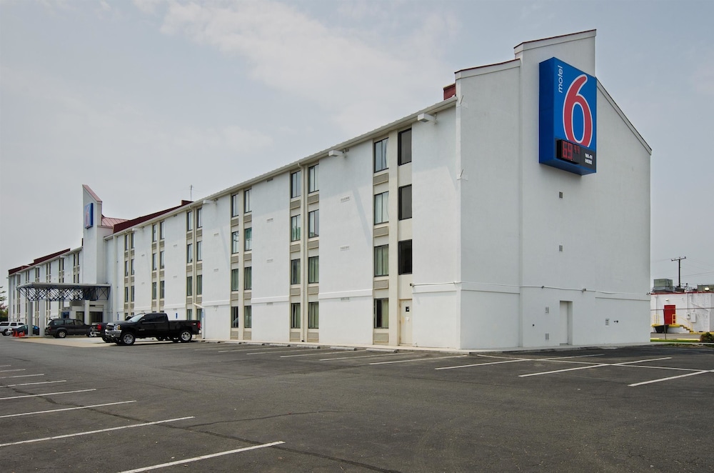 Springfield Vacations - Motel 6 Springfield, VA - Washington DC Southwest - Property Image 3