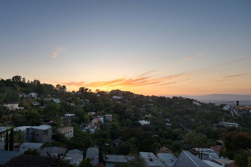 Pacific View by Avantstay Original Artist's Home