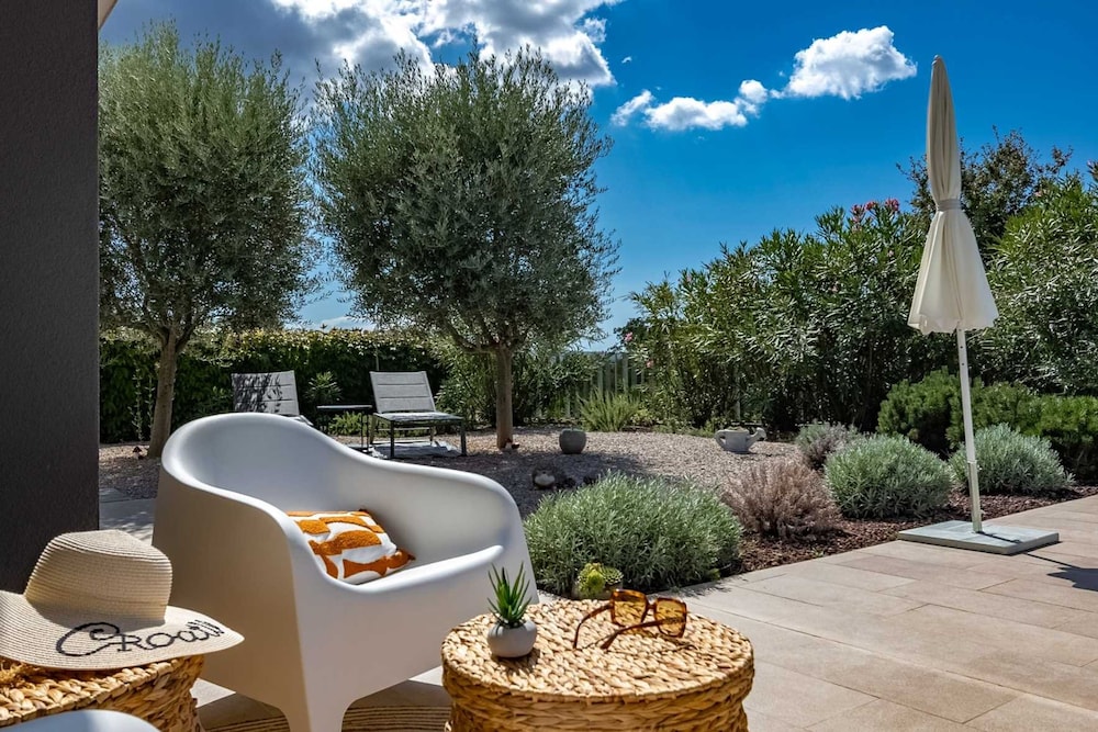Villa Luxor With Heated Pool