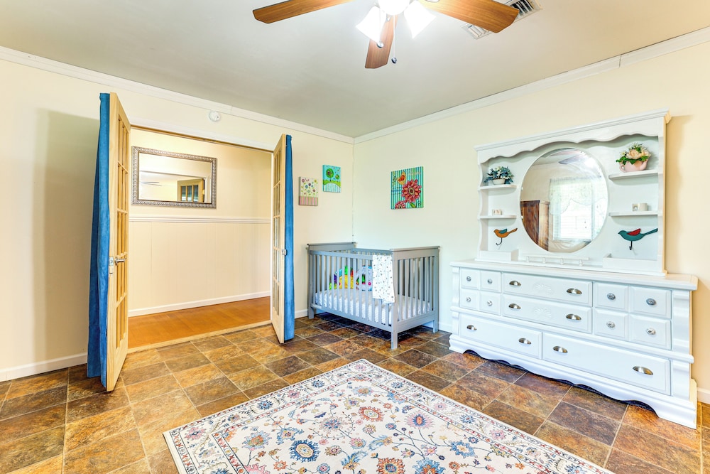 5 Mi to New Braunfels: Family-friendly Retreat