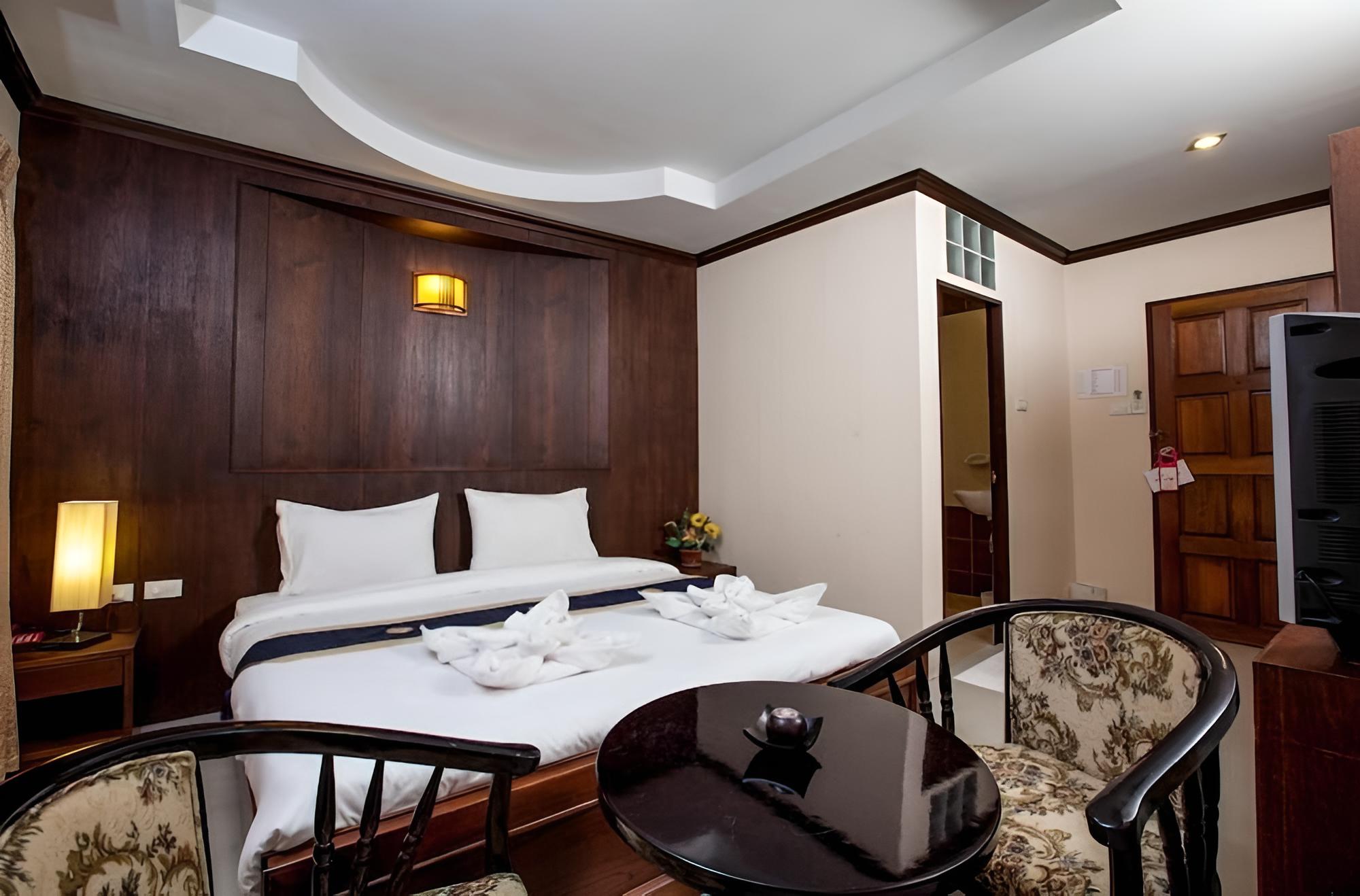 Triple Rund Place Hotel