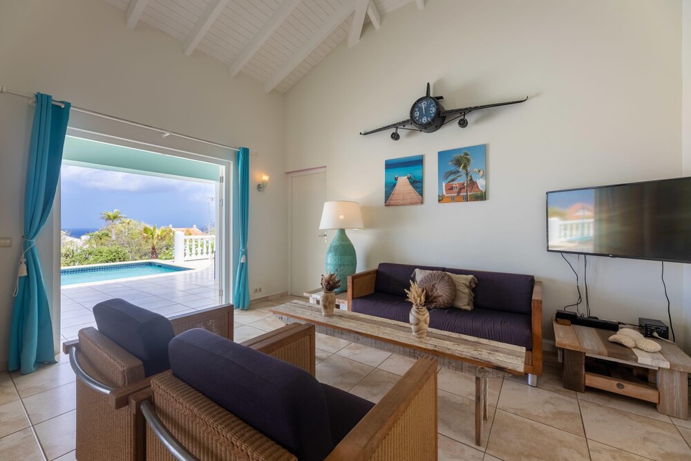 Tropical Paradise Bliss Villa at Coral Estate