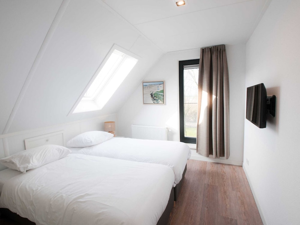 Villa Oesterdam Sleeps 12 Persons view 3