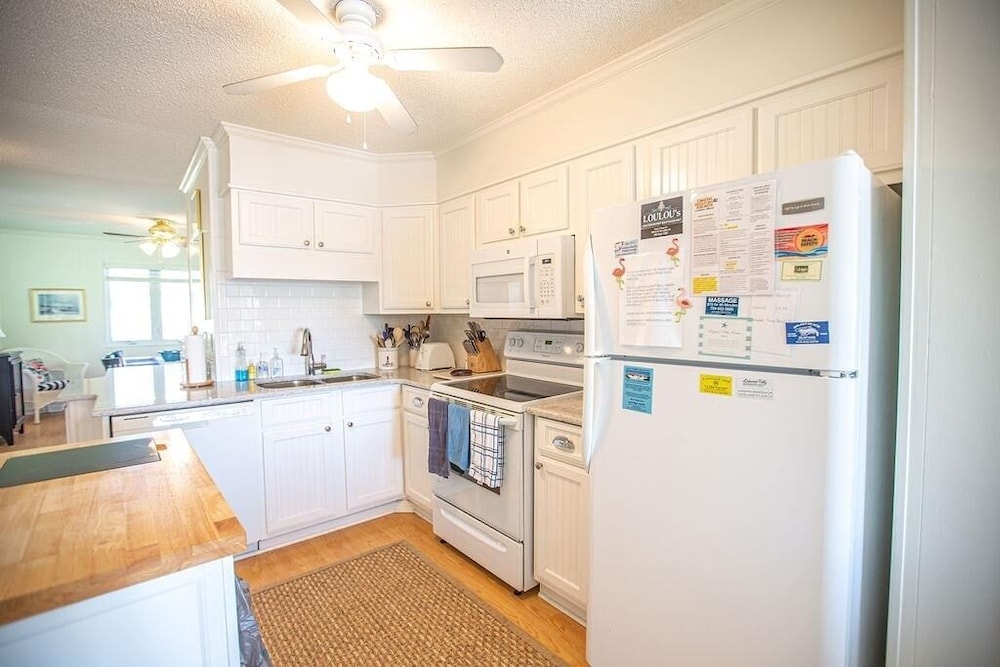 Feelin' Beachy-7a 2 Bedroom Home by RedAwning - Property Image 2