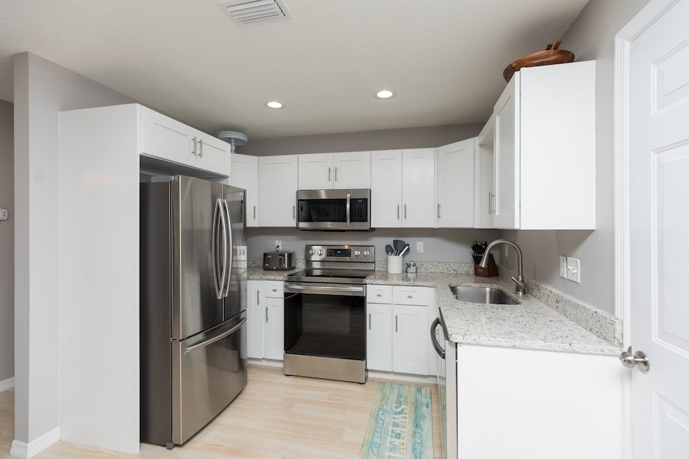 Charming Downtown Cottage 3 Bedroom Home