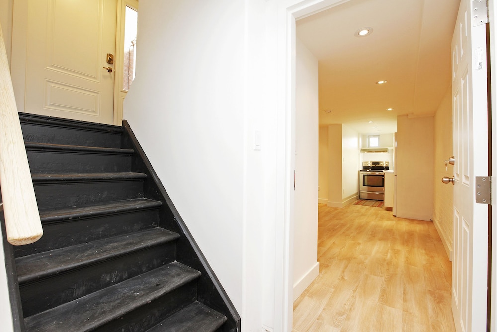 Applewood Suites - Executive Basement