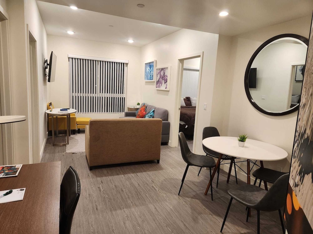 Urban Chic Apart-Hotels in Central LA