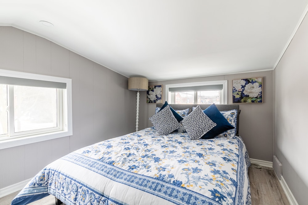 Cozy 3BR House in Watertown by GLOBALSTAY view 4