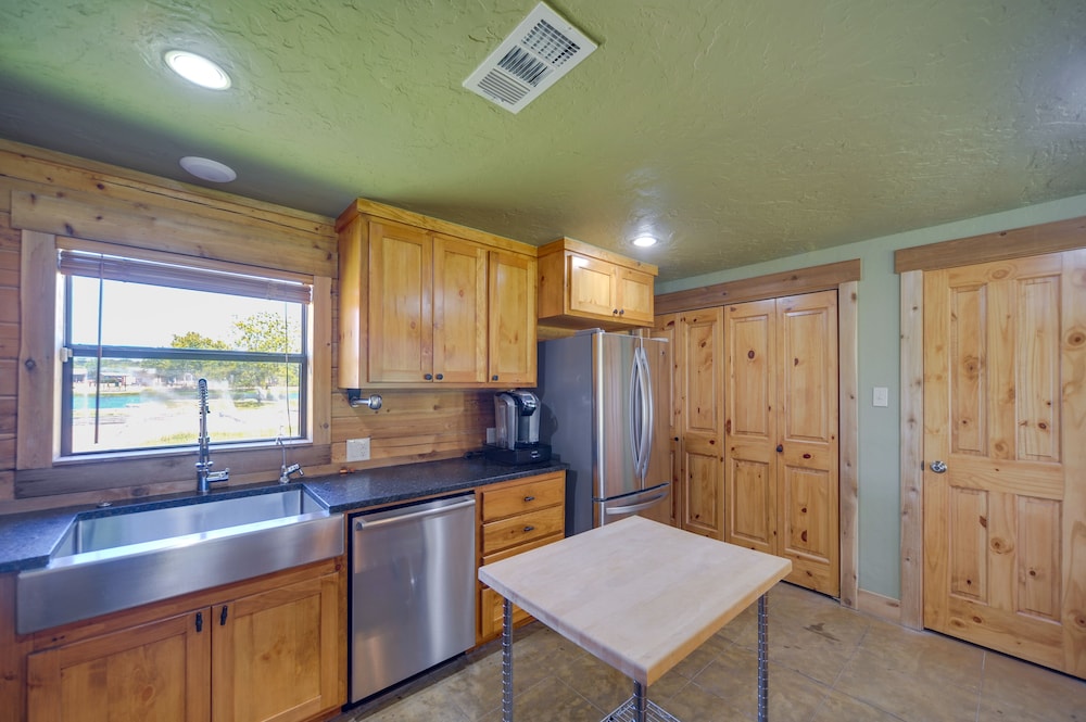 Waterfront Vacation Rental Cabin on Lake Lbj! view 3