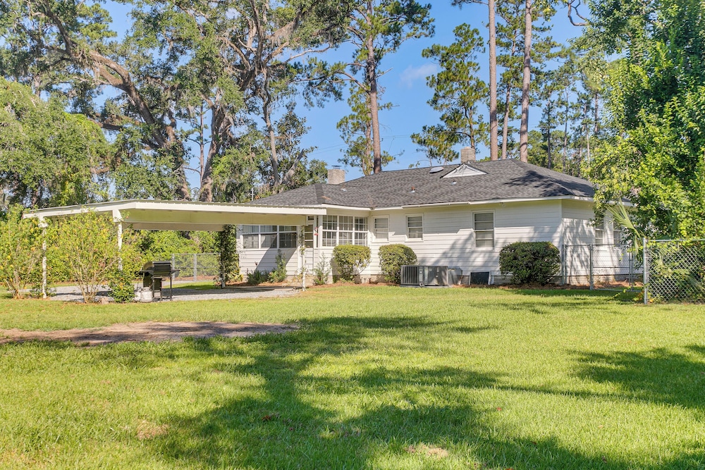Large Private Yard: Home < 3 Mi to Dtwn Valdosta!