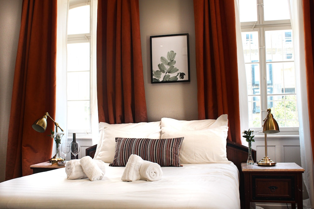 Modern Ben gurion Apt By Ahlan Hospitality view 3