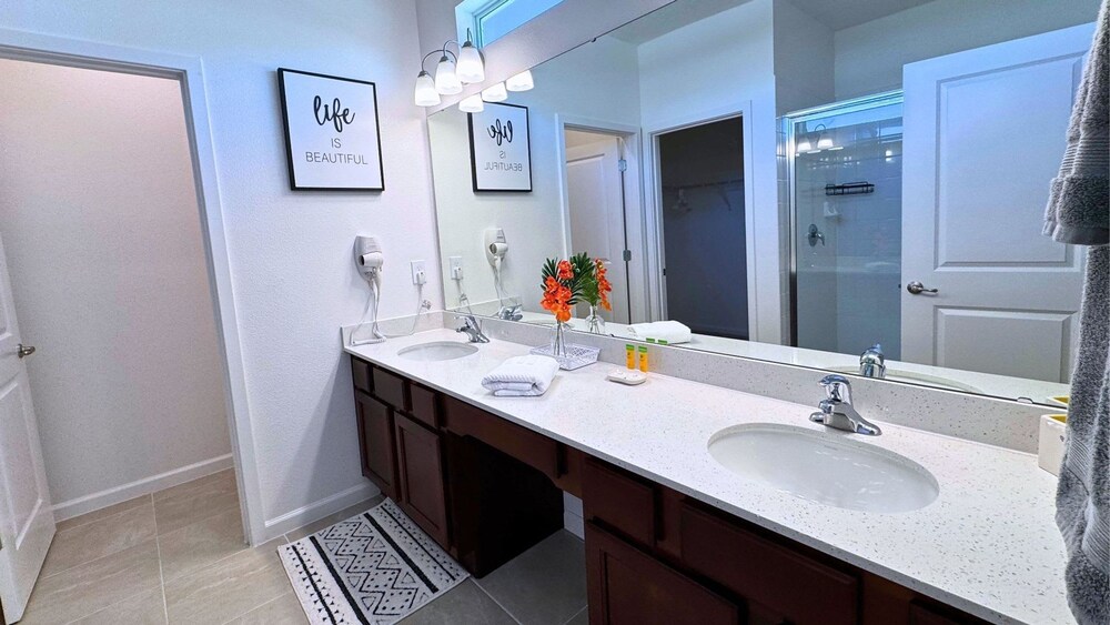 Family Friendly 12bd w Jacuzzi Veranda Palms 4401