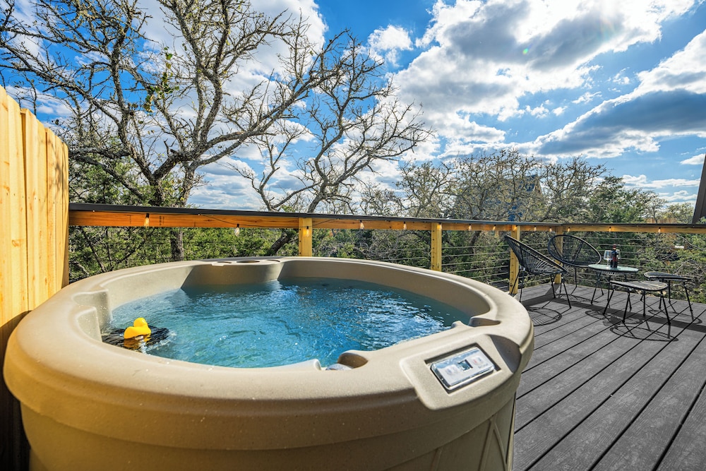 ARES Treehouse Fredericksburg