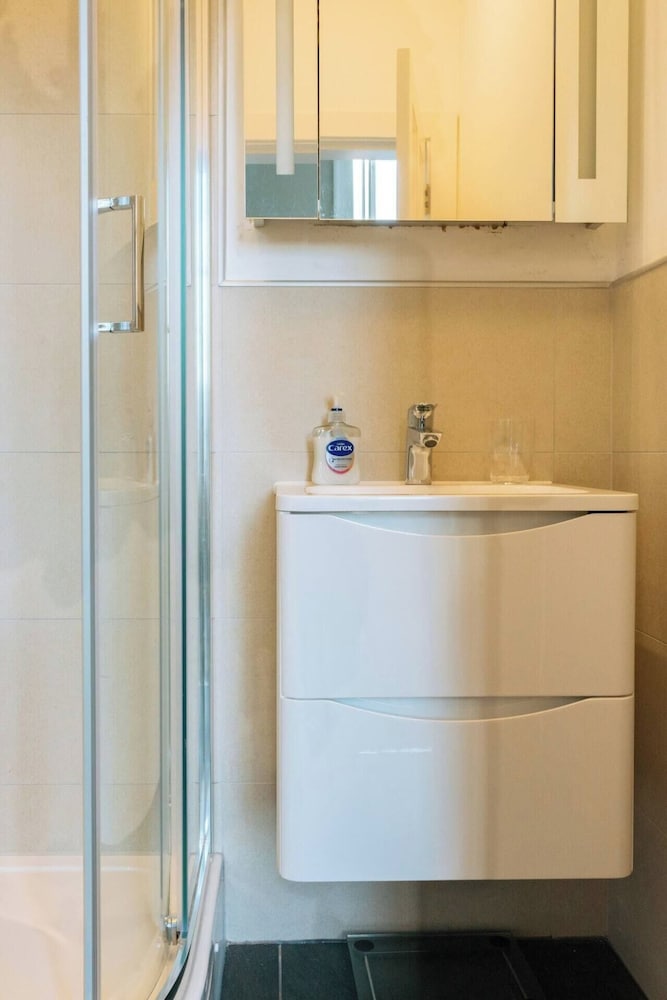 Contemporary & Central 1BD Flat - Leith! view 5