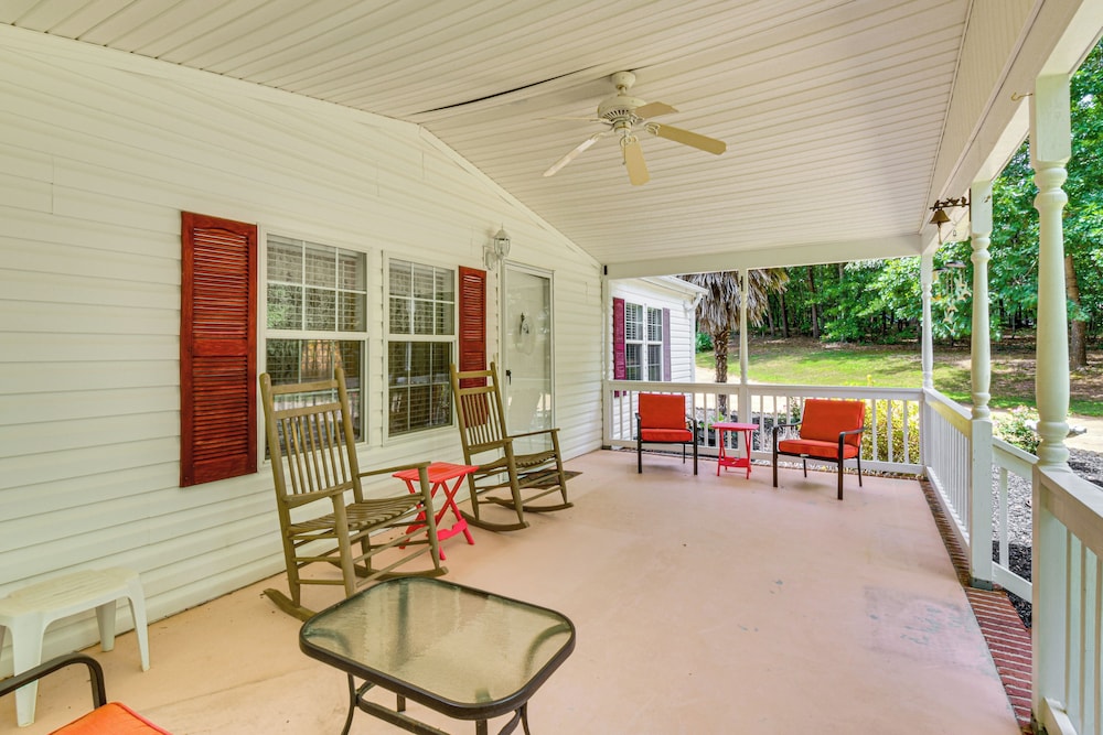 2 Mi to Dtwn: Retreat on 3 Acres in Pelzer!