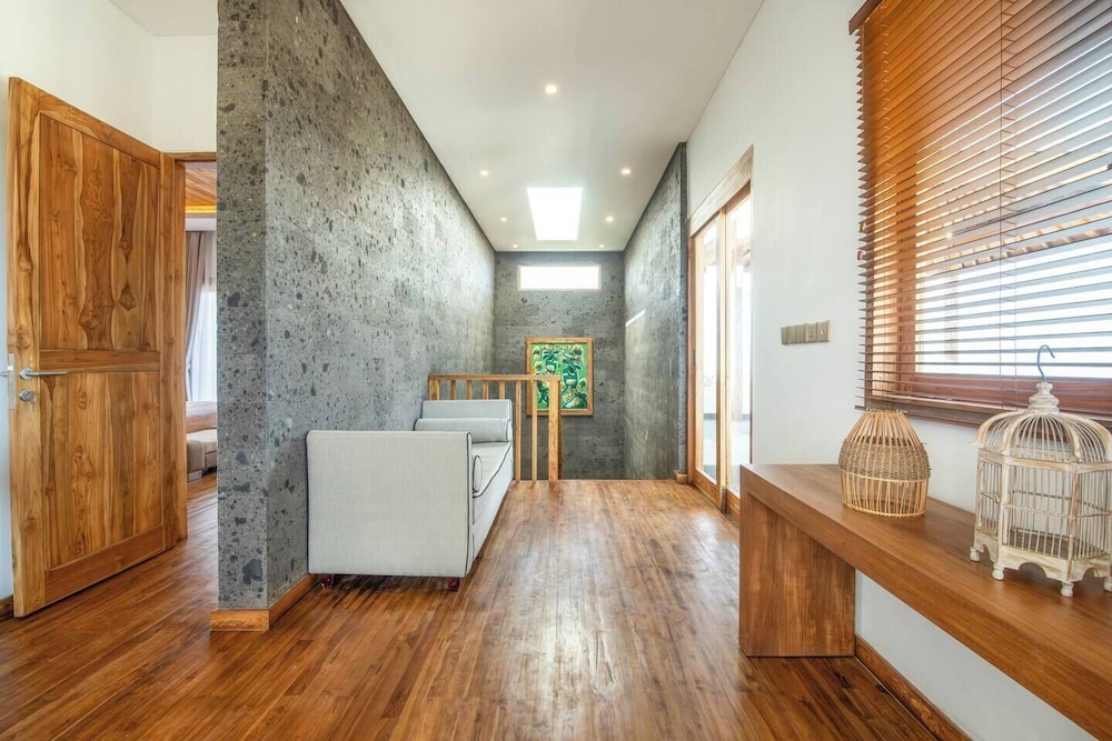 Luxurious 6 BR With Sea View, 5 Mins to Savaya