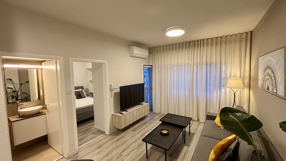 Seabreeze City Center Flat No 5