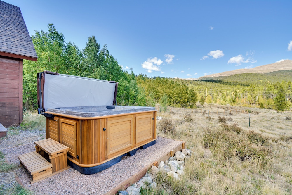 Hot Tub & Deck: Cabin Near Dtwn Alma & Breck