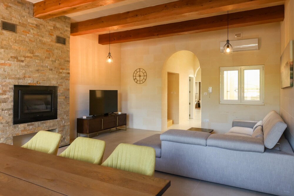 Solaris Gozitan Villa With Pool Gozo