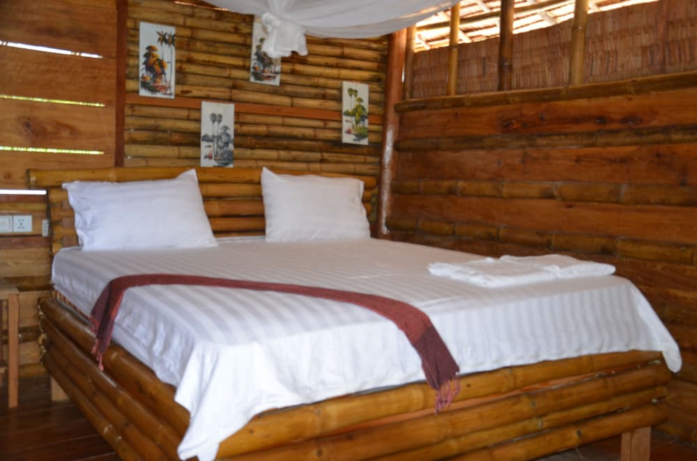 Tree Bar Hostel