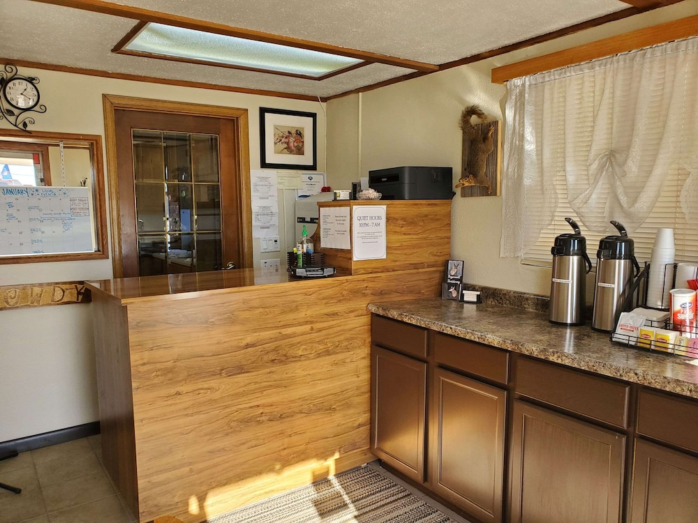 Buffalo Vacations - Rodeway Inn - Property Image 2
