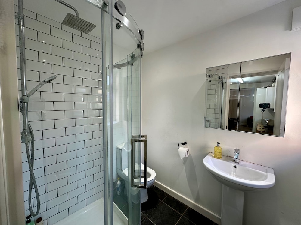 4-bed 3 Bath House in Leicester City