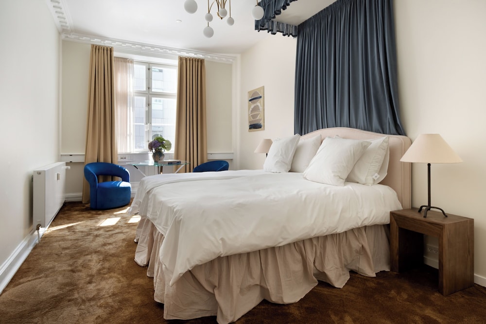 Royal Neighbors - 4 bedrooms - 2 bathrooms
