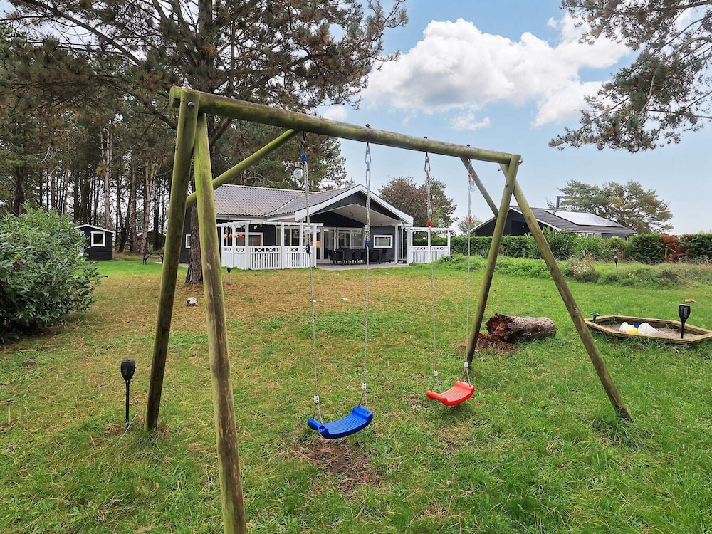 Family Retreat: Sauna & Fenced Garden view 5