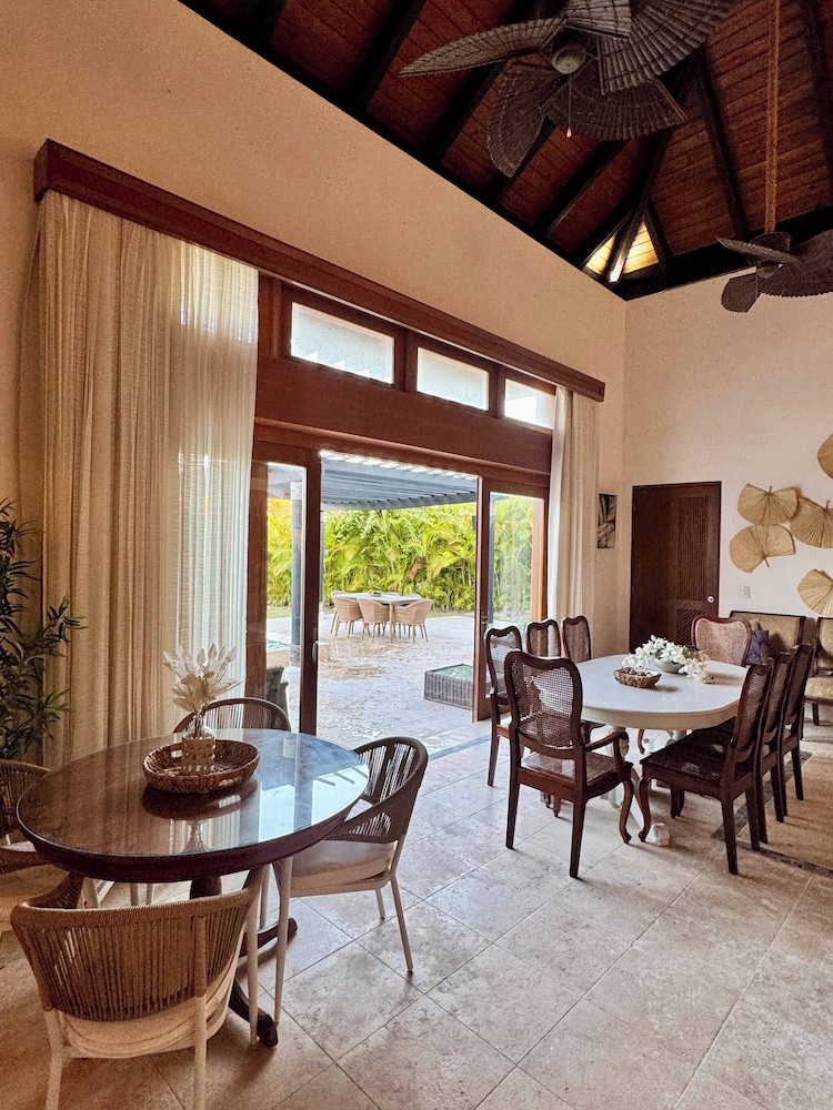 Luxurious Punta Cana Villa With Private Pool & Beach Access