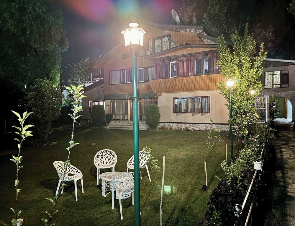 Room-sunset View Over Dal Lake 4