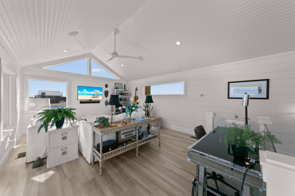 Ocean Paradise by Distinctive Beach Rentals