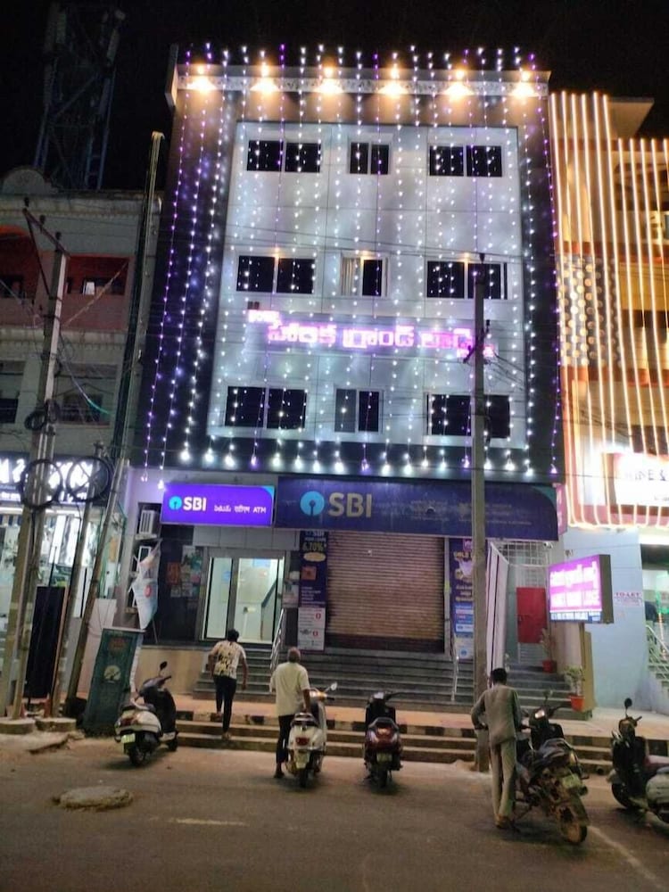 HOTEL HARIKA GRAND LODGE