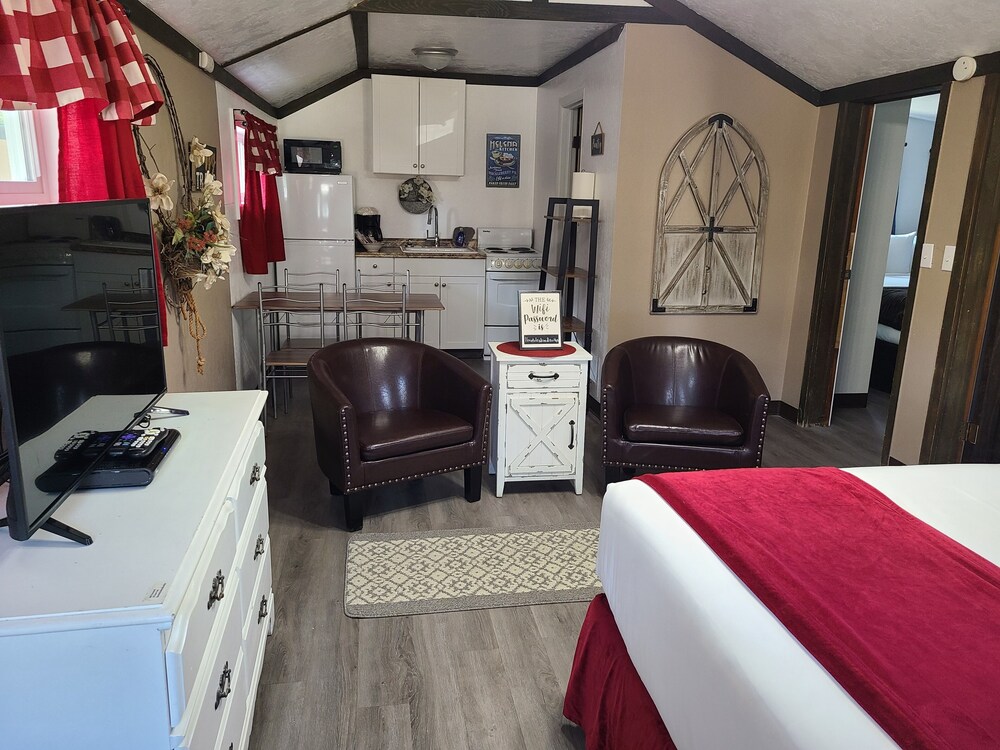 Lamplighter Cabins & Suites