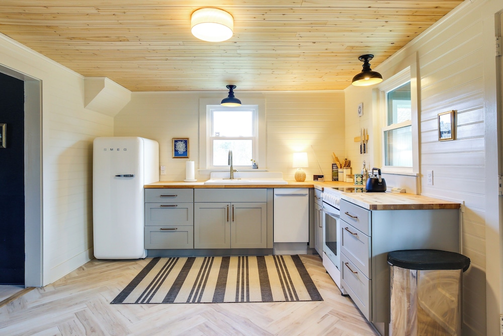 4 Mi to Great Barrington: Berkshires Retreat!