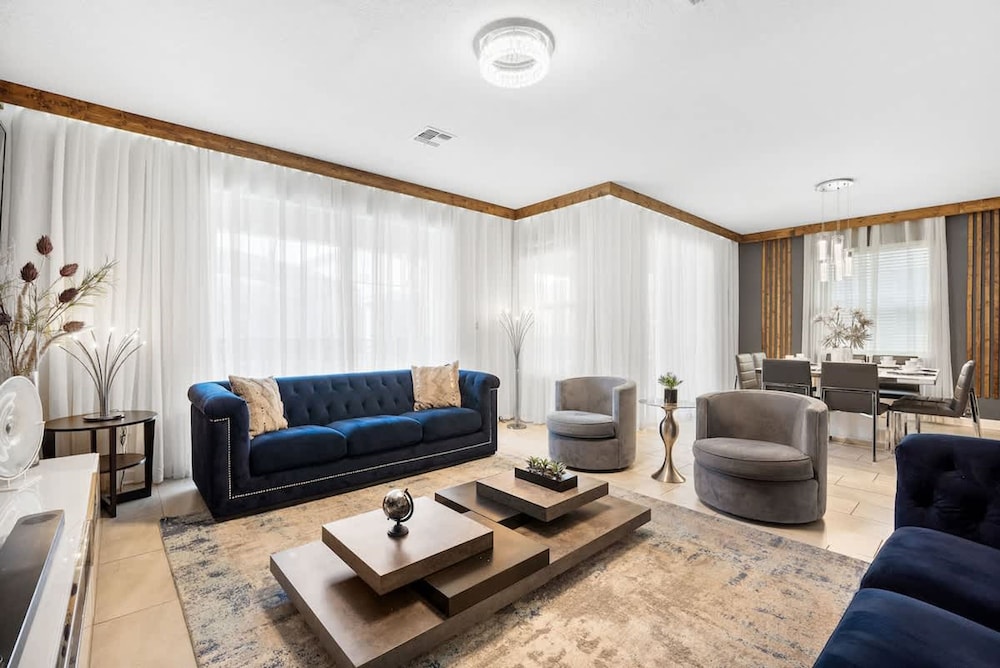 Sophisticated 6BR at Storey Lake Sl2766