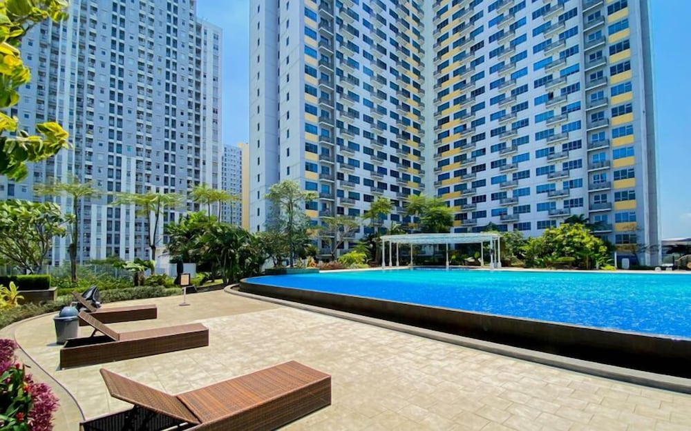 Cozy Studio Apartment Near Binus At Springlake Summarecon Bekasi