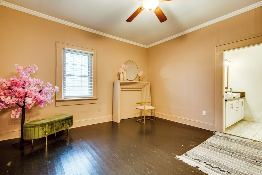 Renovated ATL Home 2 Mi to Mercedes-benz Stadium!