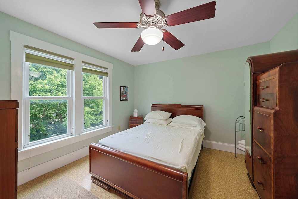 Classic Charm on Ashland For 8