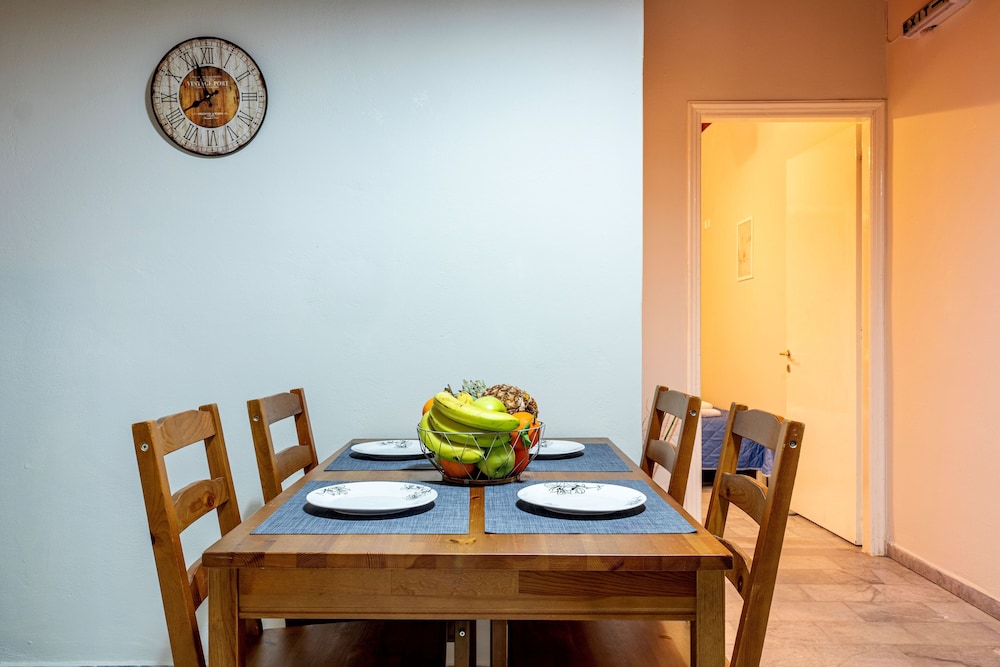 Cozy Summer Retreat - Perfect Location photo 3