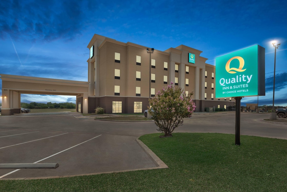 Quality Inn & Suites Pearsall