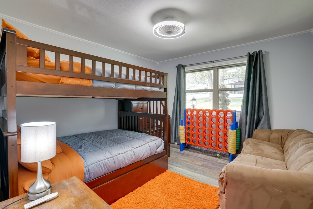 Marshall Vacations - Lakefront Retreat in Jefferson w/ Screened Porch! - Property Image 5