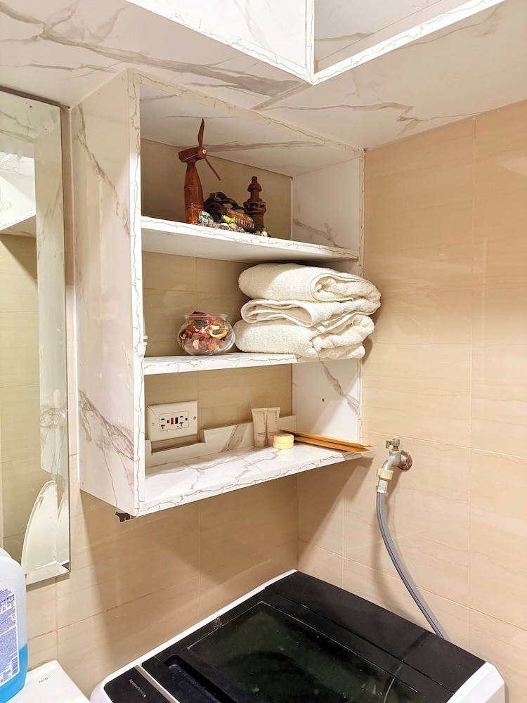Metros Hideaway Shore Tower B