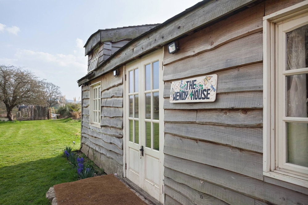Lakeside Sussex Retreat