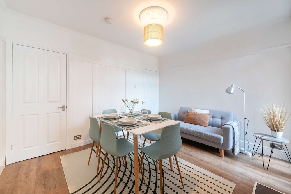 Host Stay Caversham Westfield House