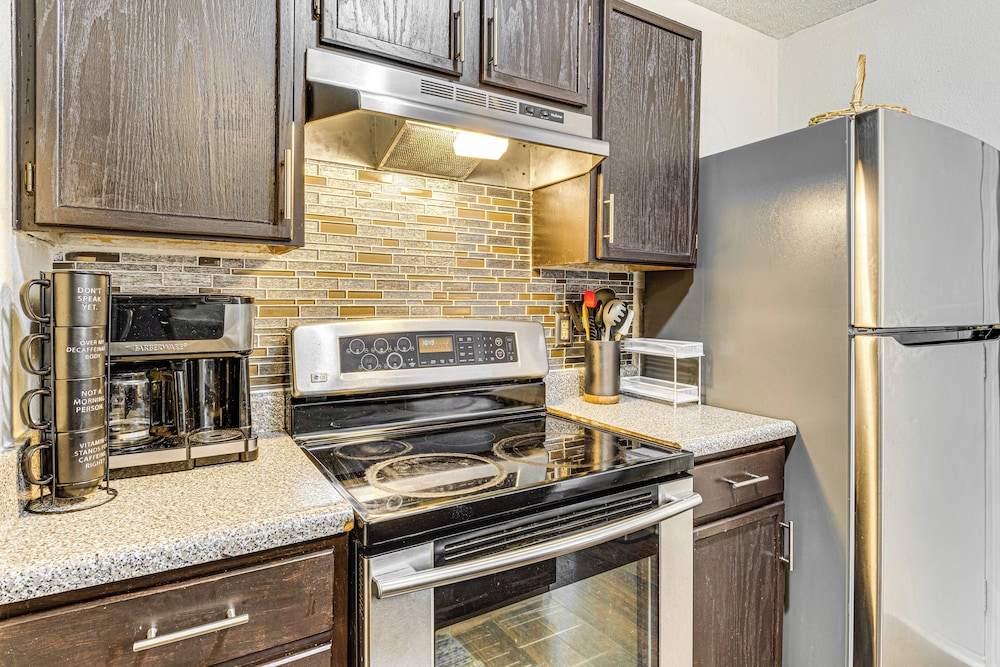 5 Mi to Eagle Creek Park: Home w/ Fenced Yard!