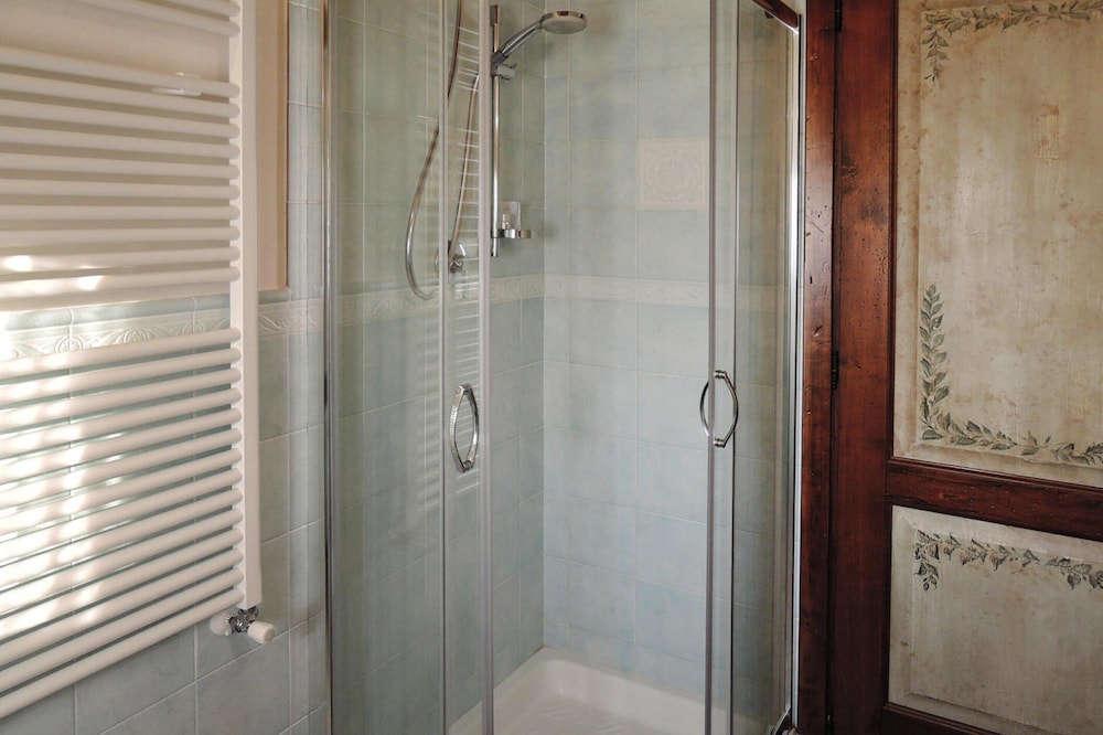 Villa in Vinci With Private Pool & Vineyard Views