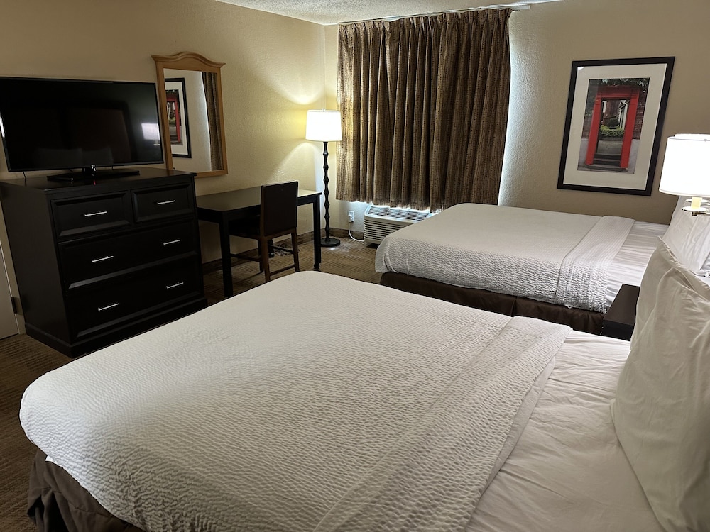 Detroit Vacations - Red Roof Inn Southfield - Property Image 4