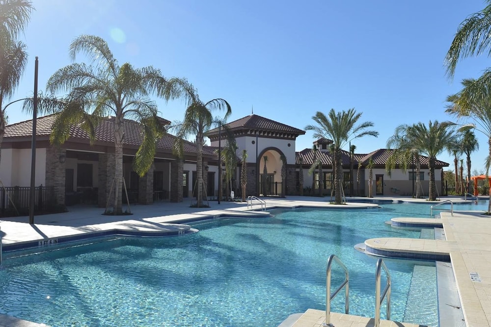 Stylish and Stunning 5BD Pool Home in Solterra - #5st452 - Image 4