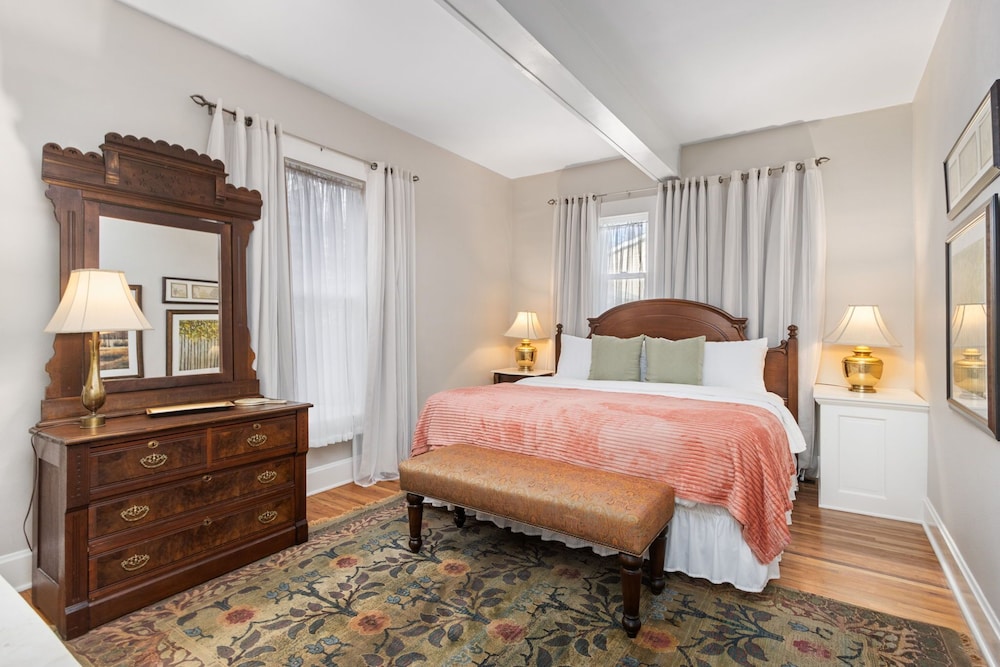 City Park Charm - Vintage Home w/ Modern Comforts