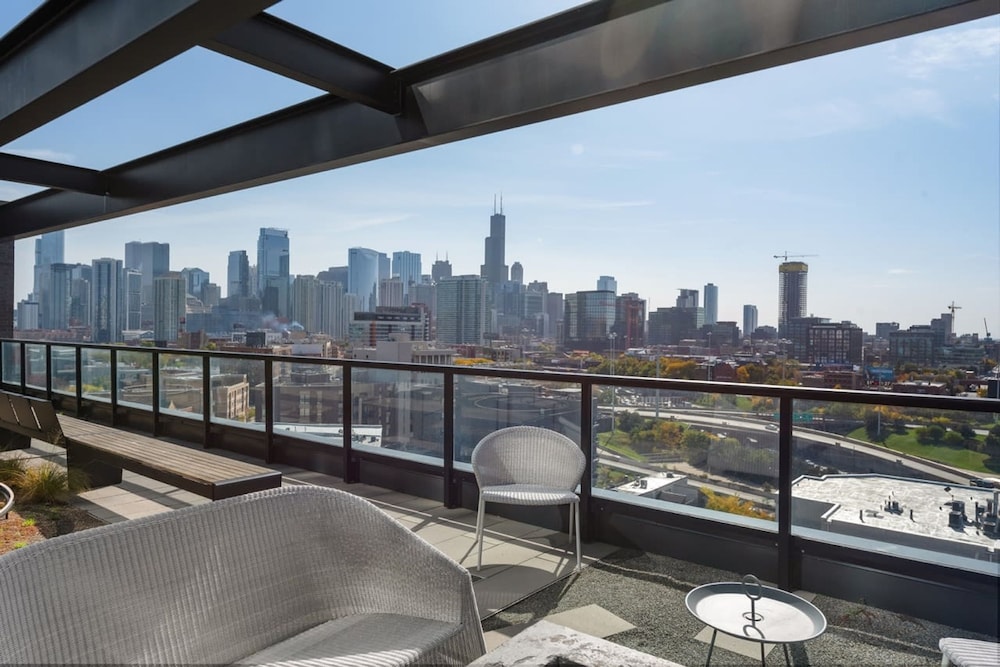 Luxury Penthouse 3BR Prime Location